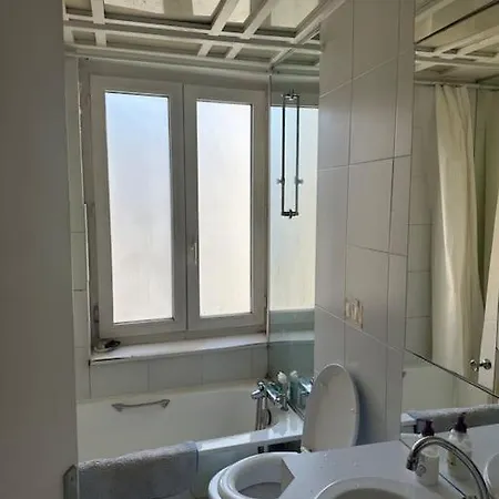 Apartment Lumineux De 47m2 Dans Le 17eme *